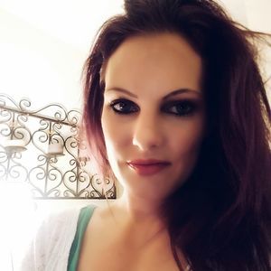 Meet your Posher, Joelle